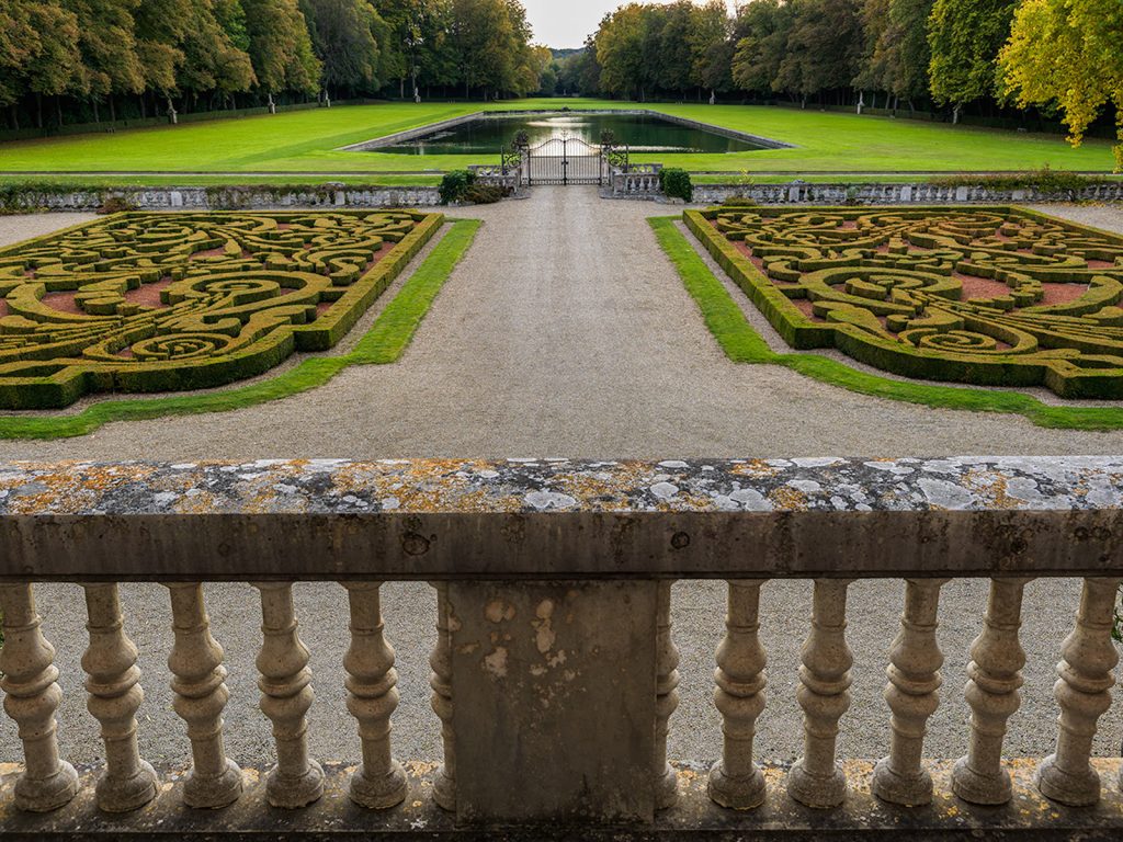 Courances: Garden and parterre from balustrade on premier étage