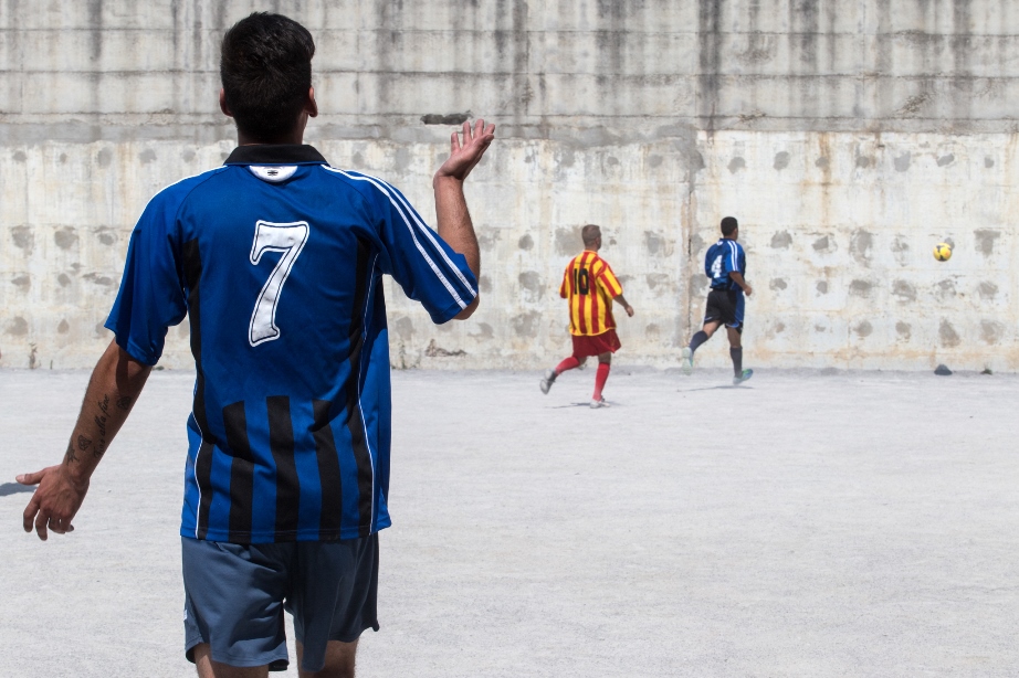Un pallone per andare Oltre il Muro La bella sfida in carcere a Bergamo