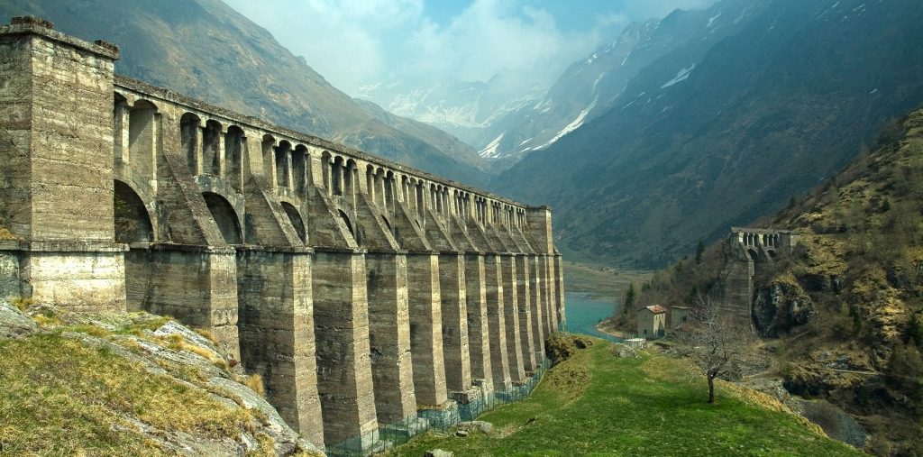 Luoghi suggestivi della bergamasca La Diga del Gleno, maestosa reliquia