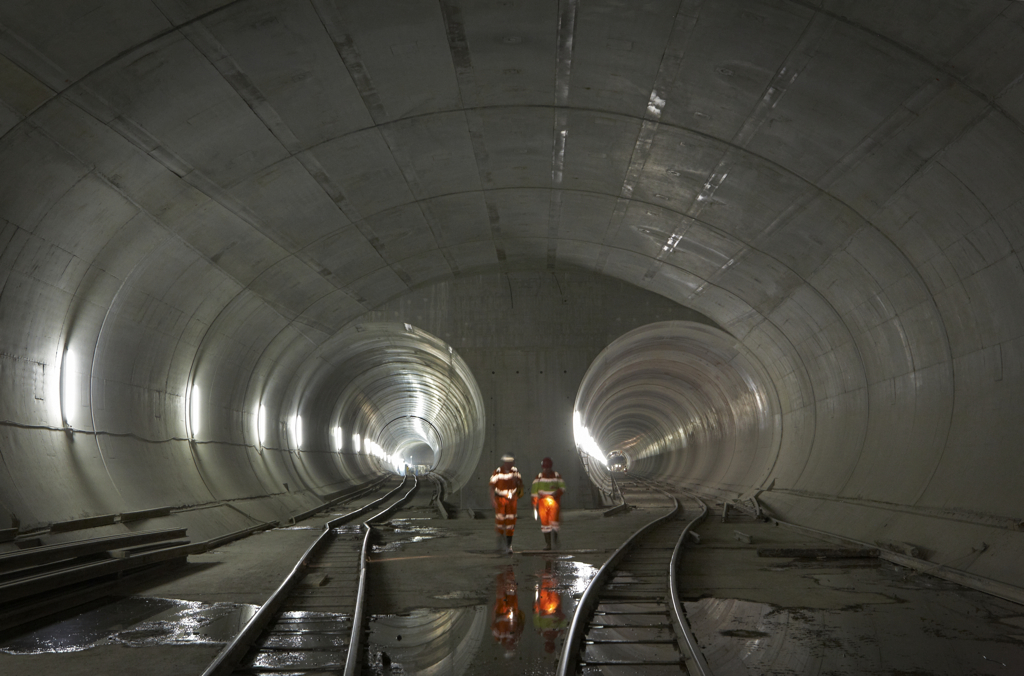 Tour nel tunnel più lungo al mondo (che aprirà però solo a giugno 2016)