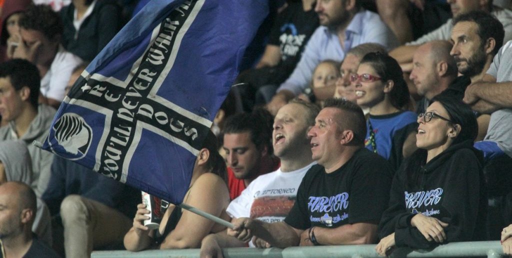 Ferragosto allo stadio in 5mila Sfidando il diluvio e i disagi