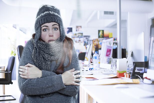 Perché le donne in ufficio gelano quando si accende il condizionatore