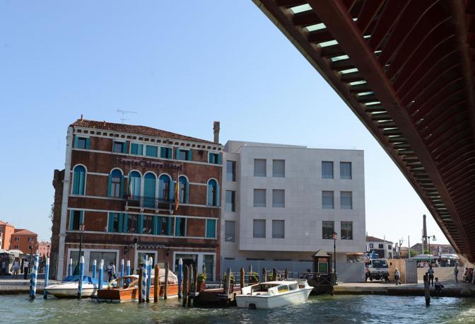 Quel cubo all’ingresso di Venezia E se a noi, metti caso, piacesse?