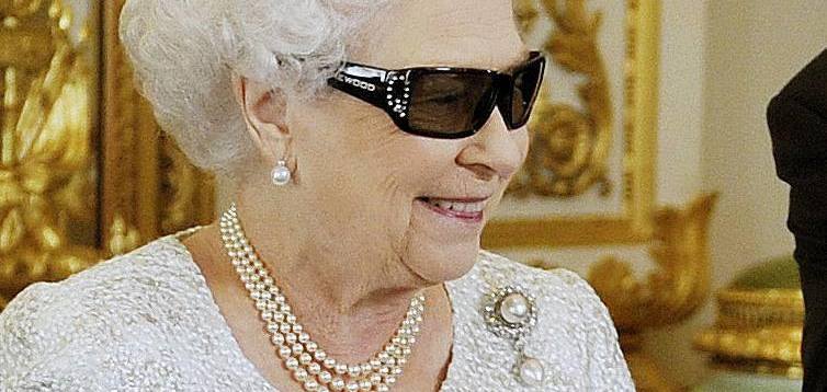 Tutto quel che combina Elisabetta II Un libro svela segreti e retroscena