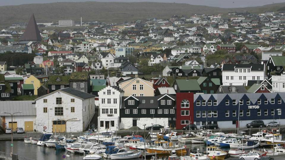 Le strane elezioni delle Far Øer La caccia alle balene non si discute