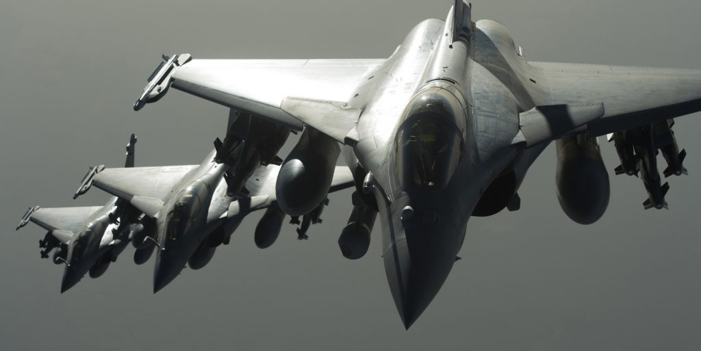 Dai raid sulla Libia a quelli in Siria La memoria corta della Francia