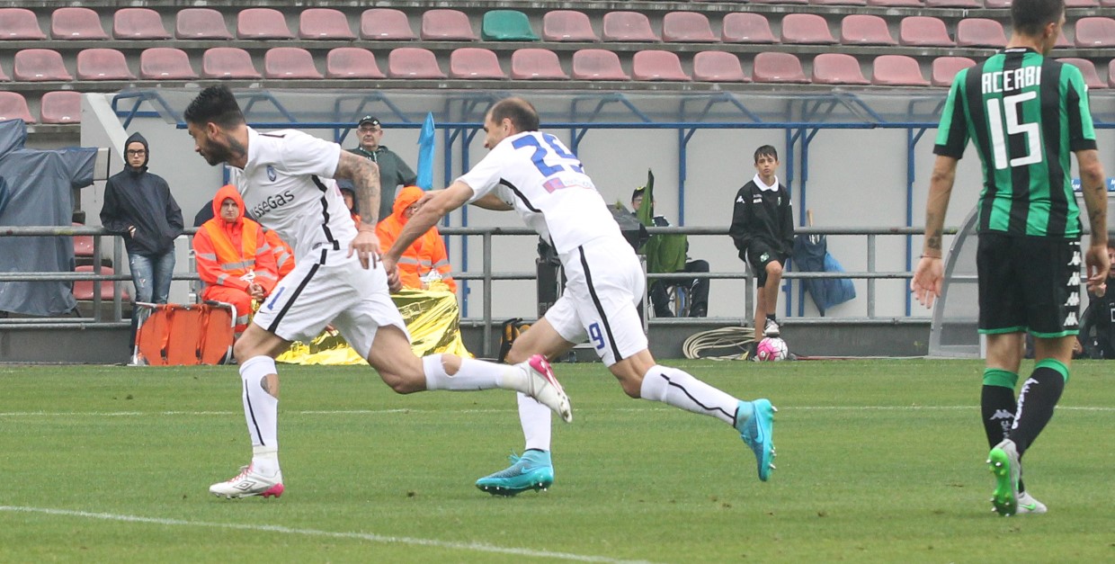 Pinilla, doppietta ed espulsione Maxi fallisce il rigore del 3-2