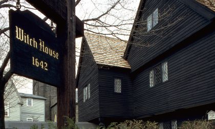 Salem, la città delle streghe dove la storia diventa turismo trash