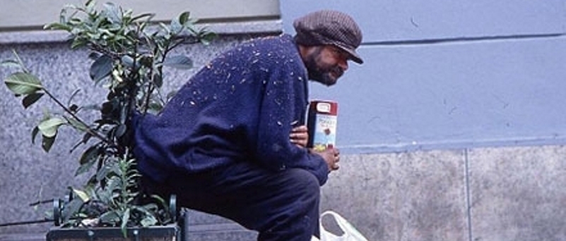 I 60 euro più preziosi al mondo L’elemosina dei clochard ai migranti