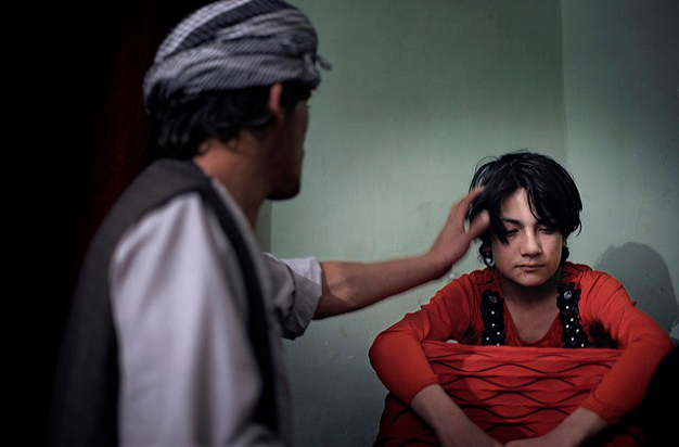 La pedofilia diffusa in Afghanistan su cui i soldati Usa dovevano tacere