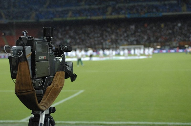 Prosegue la guerra del telecomando Ora su Sky non vedrai più Mediaset
