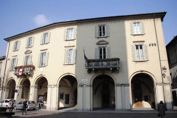 Baby gang di Treviglio, dopo i due denunciati continuano gli accertamenti (e lo scontro politico)
