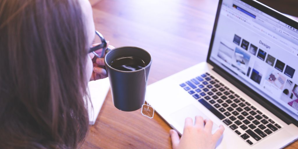 Esiste pure l’influenza “telematica” Si prende se stai troppo su internet