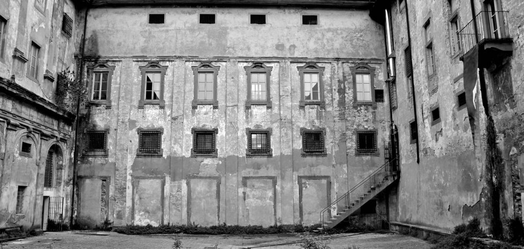 Dentro l’ex carcere di Sant’Agata (che ti si stringe ancora il cuore)