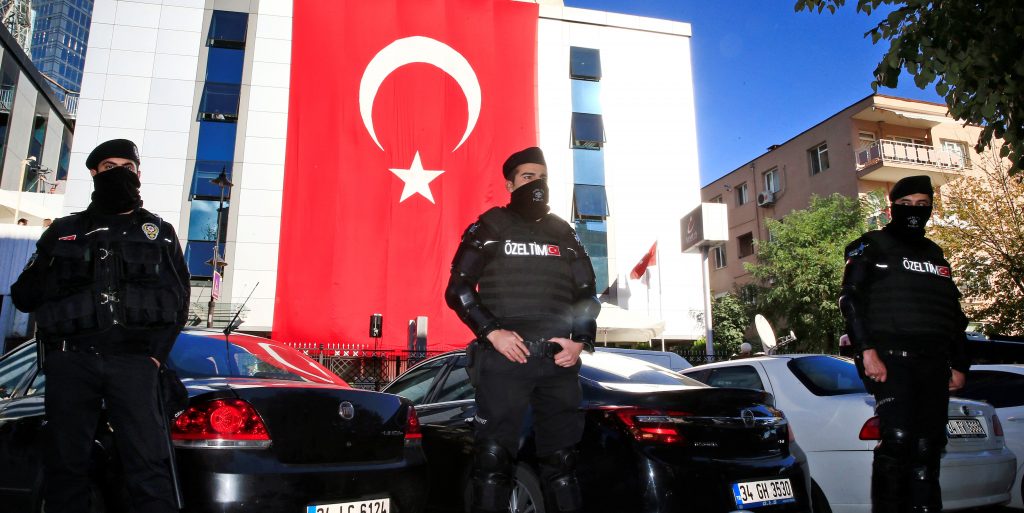 Turchia, le urne dopo tanto sangue Il voto più delicato della sua storia