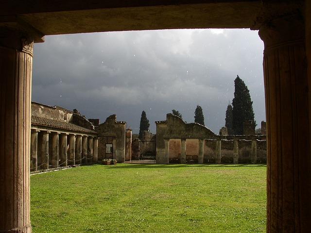 pompeii-421367_640