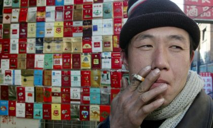 Fumare per un cinese è un rito ma adesso è diventato un incubo