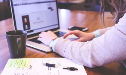Dieci strategie salva-occhi per chi lavora sempre al pc