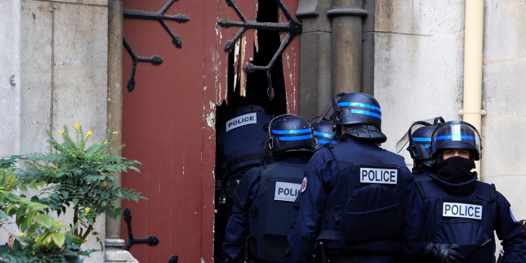 Cos’è successo a Saint Denis Una donna si è fatta esplodere