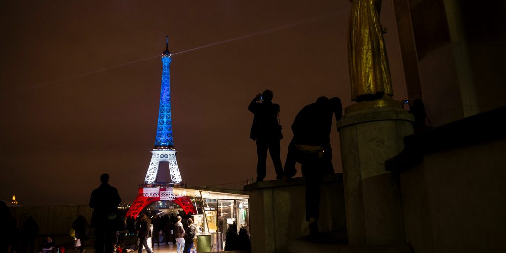 L’Ue appoggia la guerra francese E Putin schiera le navi con Parigi
