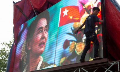 Il Myanmar sceglie San Suu Kyi Che rischia di non poter governare