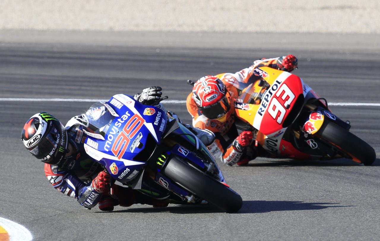 La feroce ironia del mondo social che tenta di far sorridere Vale