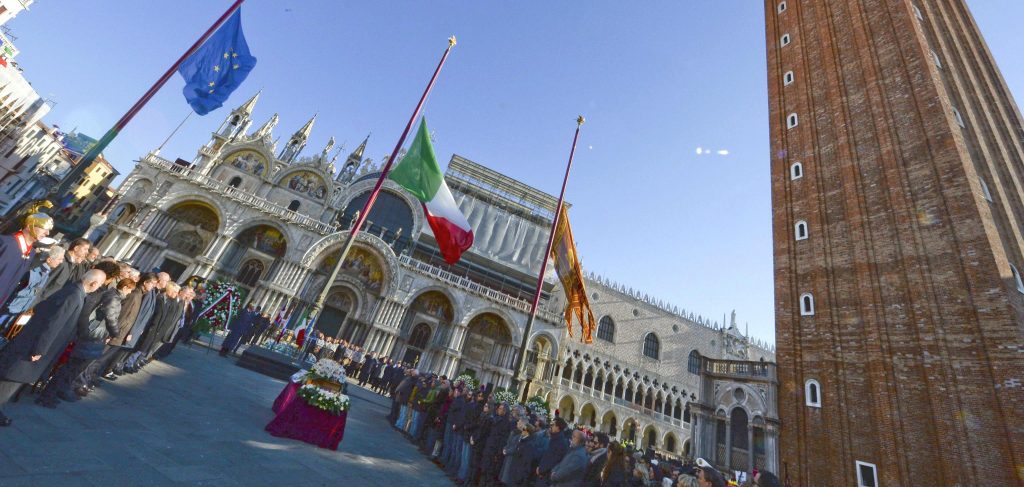 Ritratto vivo di Valeria Solesin Il padre: «Giovani, non arrendetevi»