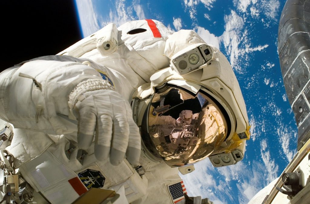 Come si diventa astronauti (La Nasa arruola, ecco i requisiti)