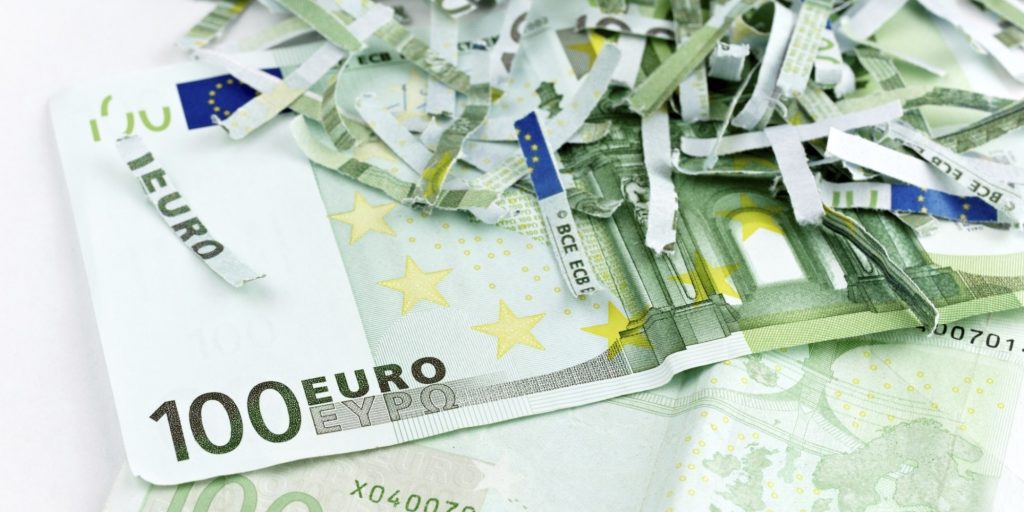 I parenti la mettono all’ospizio Lei straccia 950mila euro di eredità