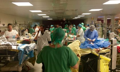 La foto (virale) dell'ospedale nella tragica notte di Parigi