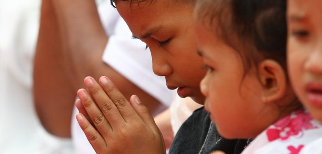La religione rende meno altruisti? Sì, ma non è detto che sia un male