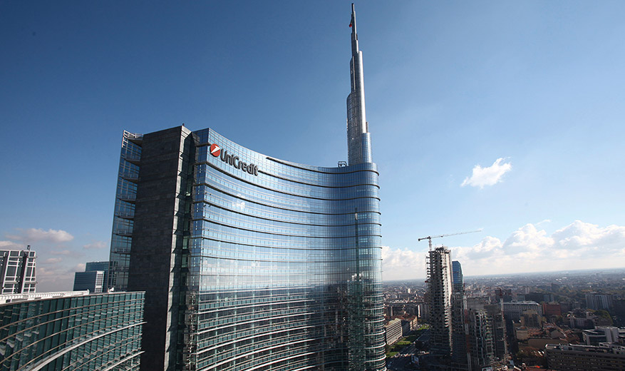 I drastici tagli di Unicredit