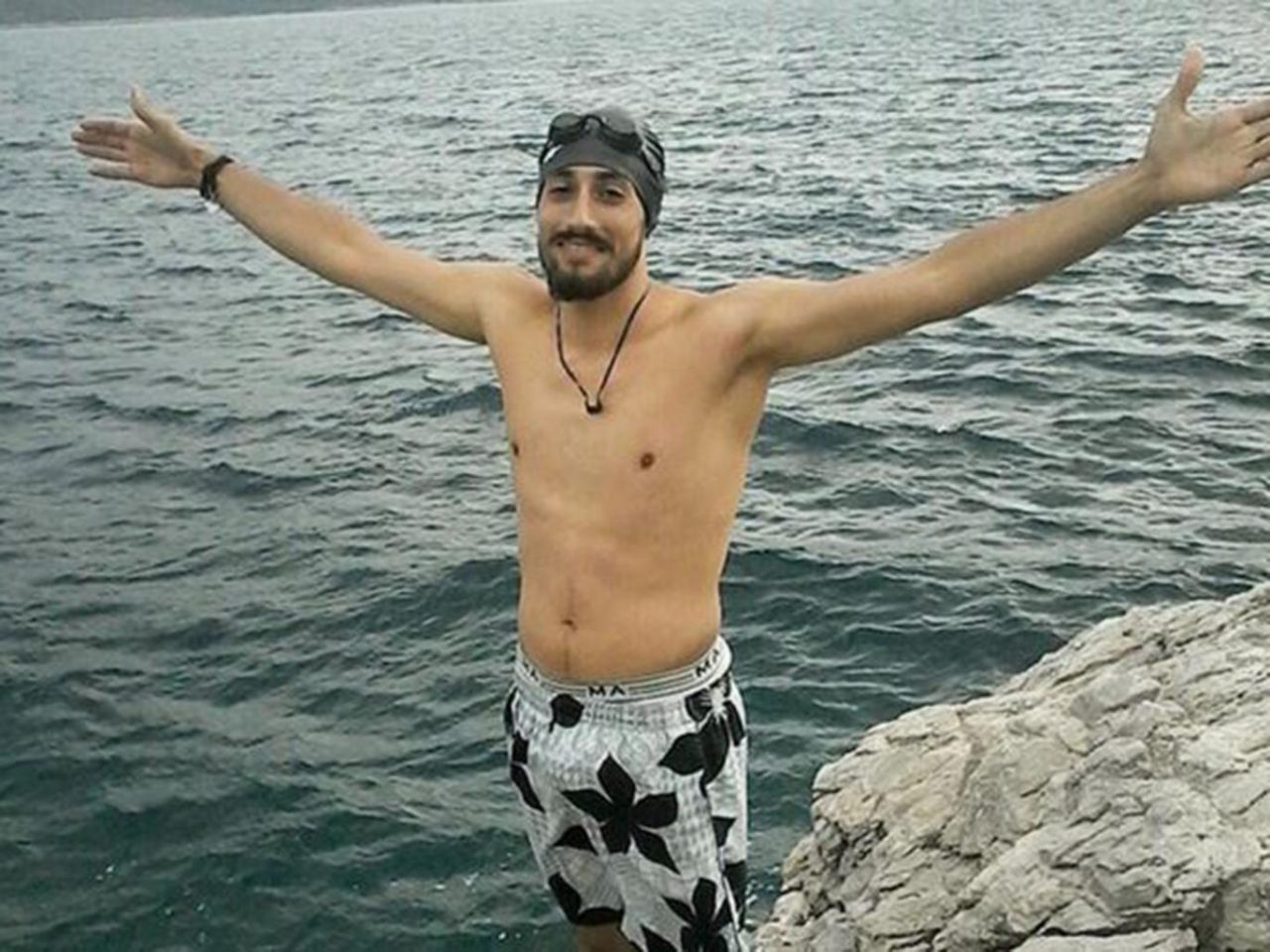 Le bracciate del profugo Ameer che in Europa è arrivato a nuoto
