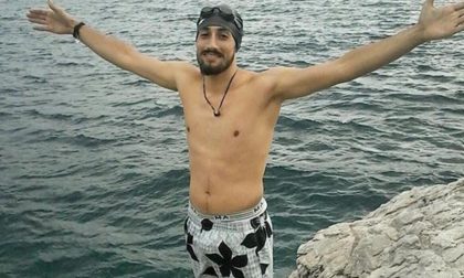 Le bracciate del profugo Ameer che in Europa è arrivato a nuoto