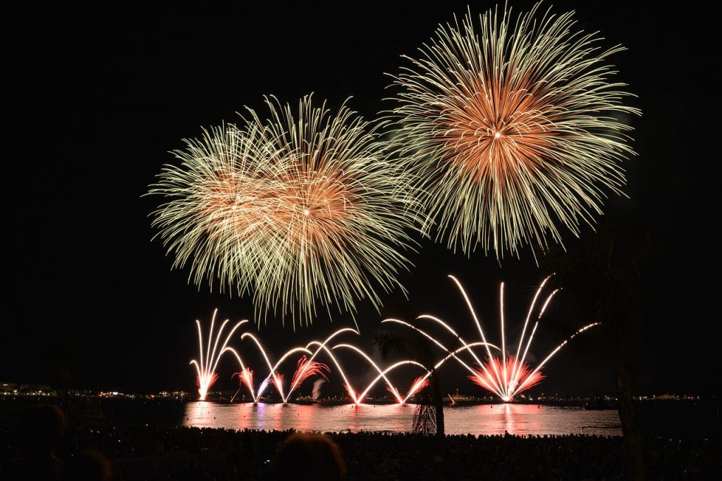 fireworks-535198_1280