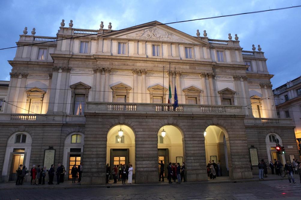 C’è ancora qualche posto alla Scala 2.400 euro cosa volete che siano