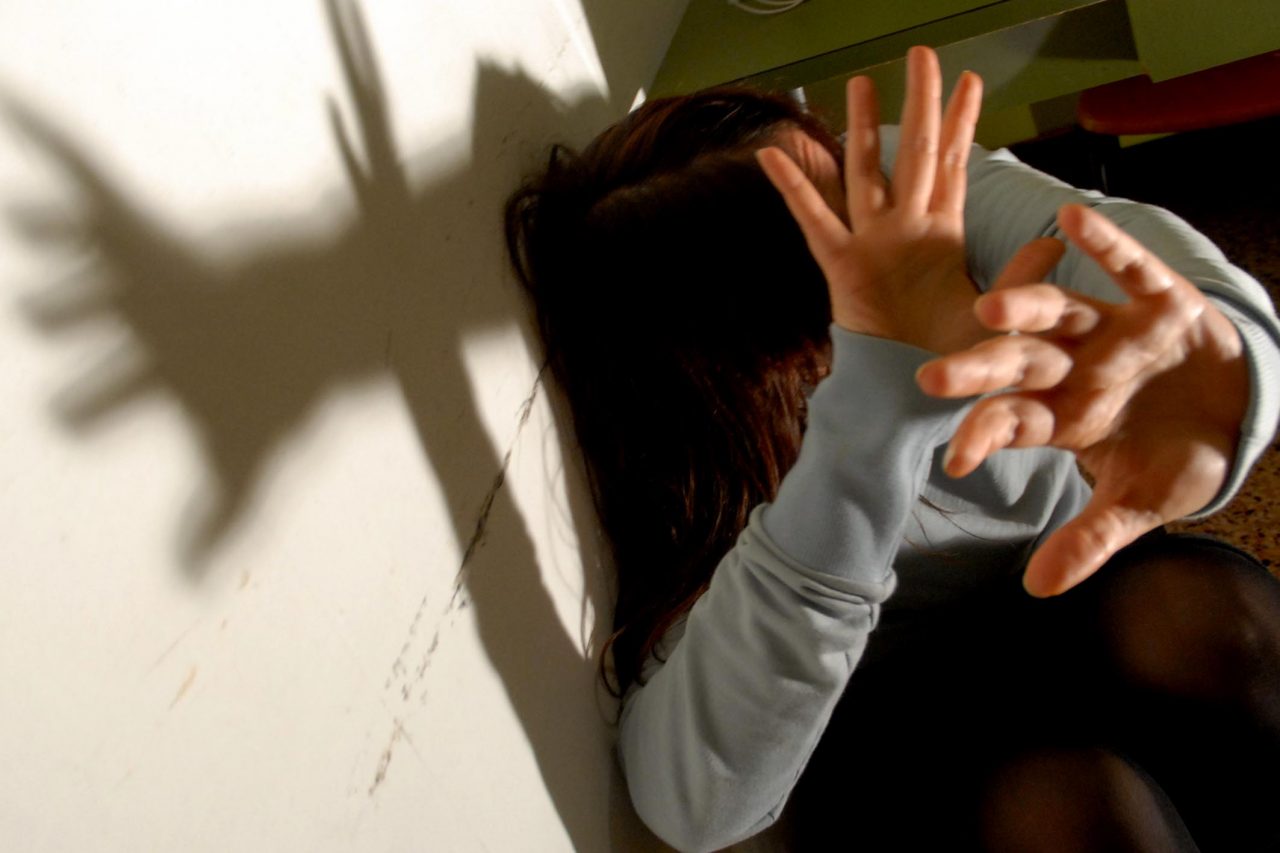 Fiorano al Serio, maltratta i familiari per avere soldi per la droga: arrestato 56enne