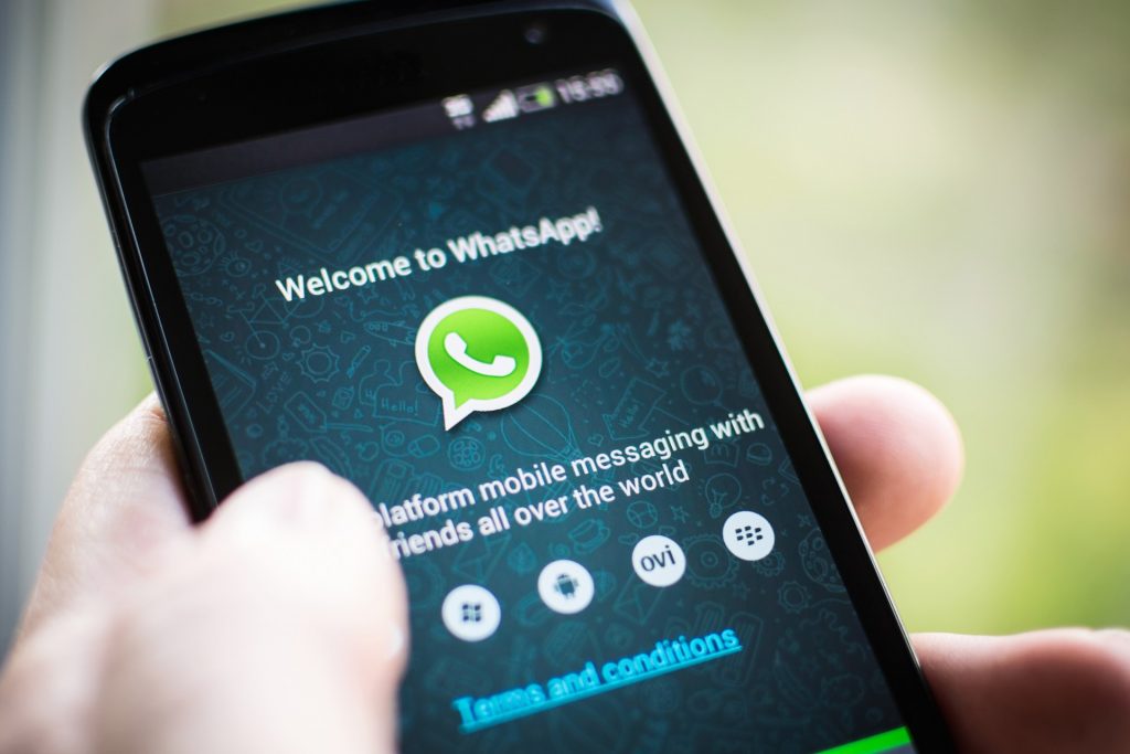 Ecco come guadagnerà Whatsapp ora che è diventato di nuovo gratis
