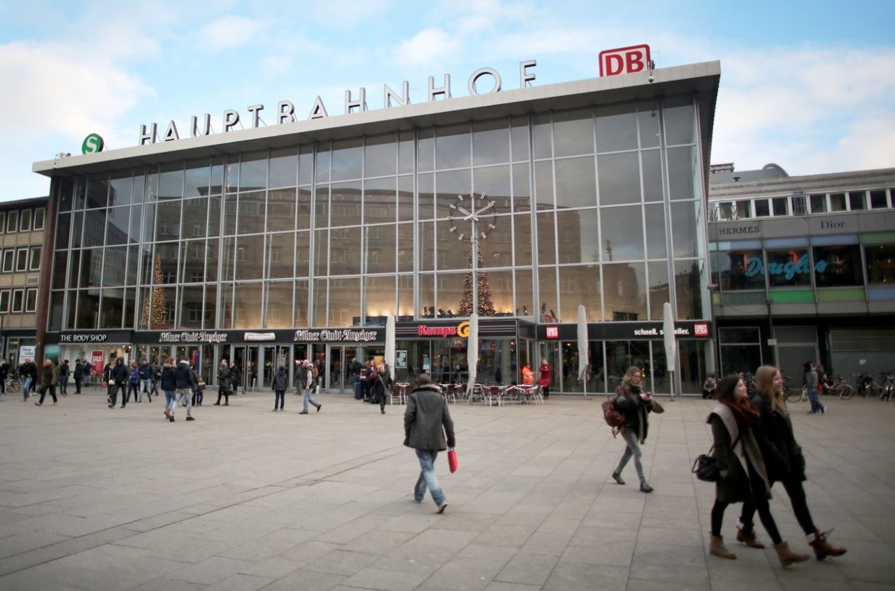 Colonia: palpeggi e furti di cellulari Elenco delle violenze di Capodanno