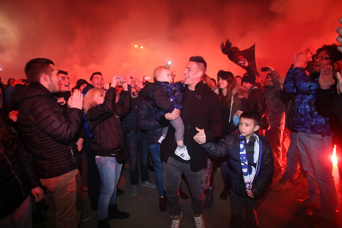 Redona: lacrime e fuochi d’artificio L’abbraccio dei tifosi al Tanque