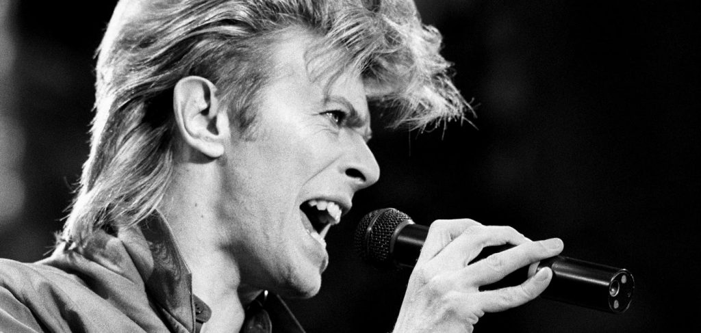 La caleidoscopica vita di Bowie in 10 indimenticabili trasformazioni