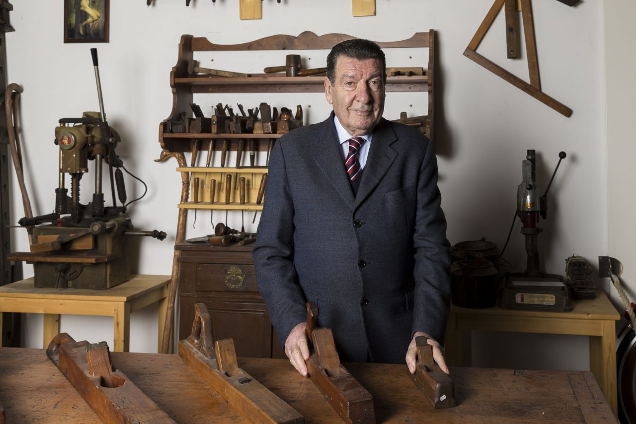 Elogio per immagini di Tino Sana Un maestro scolpito nel legno