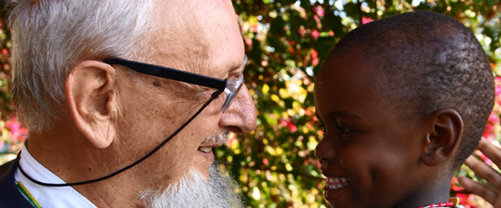 La Tanzania, 4 tumori e 126 figli Ovvero, il sorriso di padre Fulgenzio