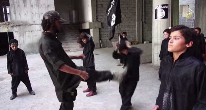 isis_bambini_soldato_2015-680x365