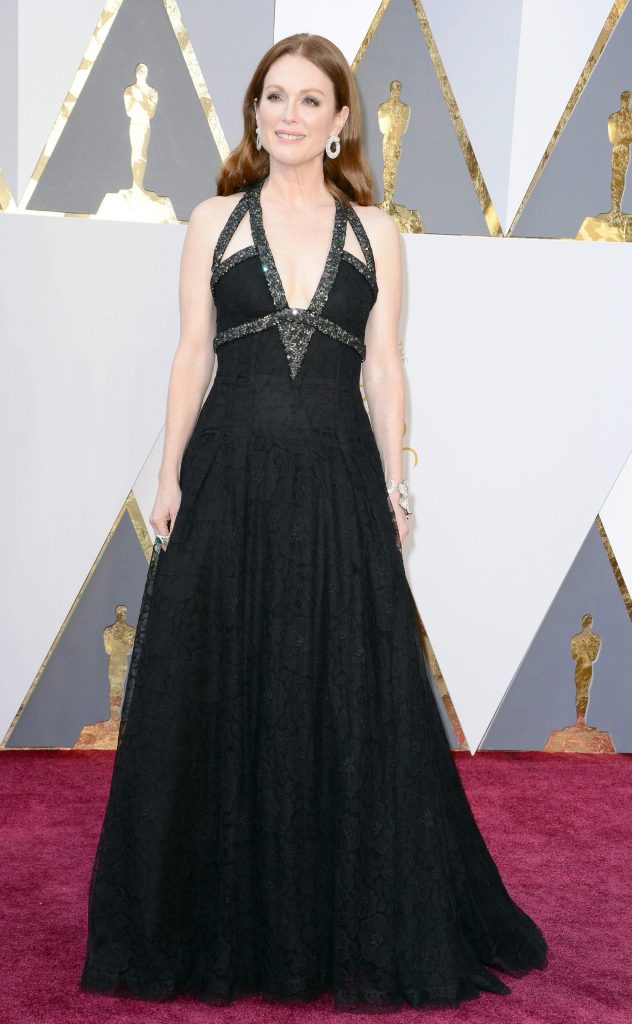 Julianne Moore in Chanel Haute Couture
