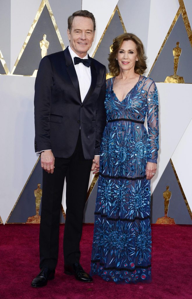 Bryan Cranston e la moglie Robin Dearden in Burberry.