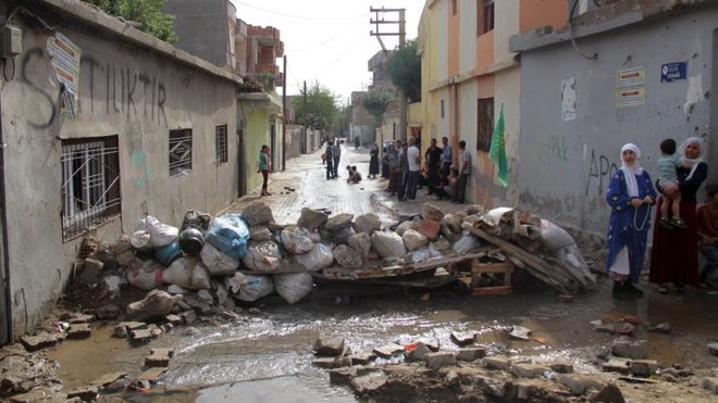 La lenta agonia dei curdi a Cizre e le accuse di pulizia etnica ai turchi