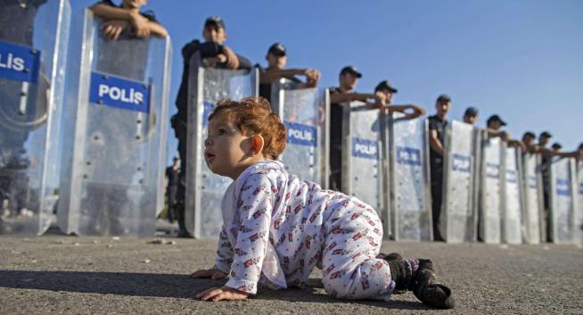 Cos’è un corridoio umanitario (la prima famiglia arriva in Italia)