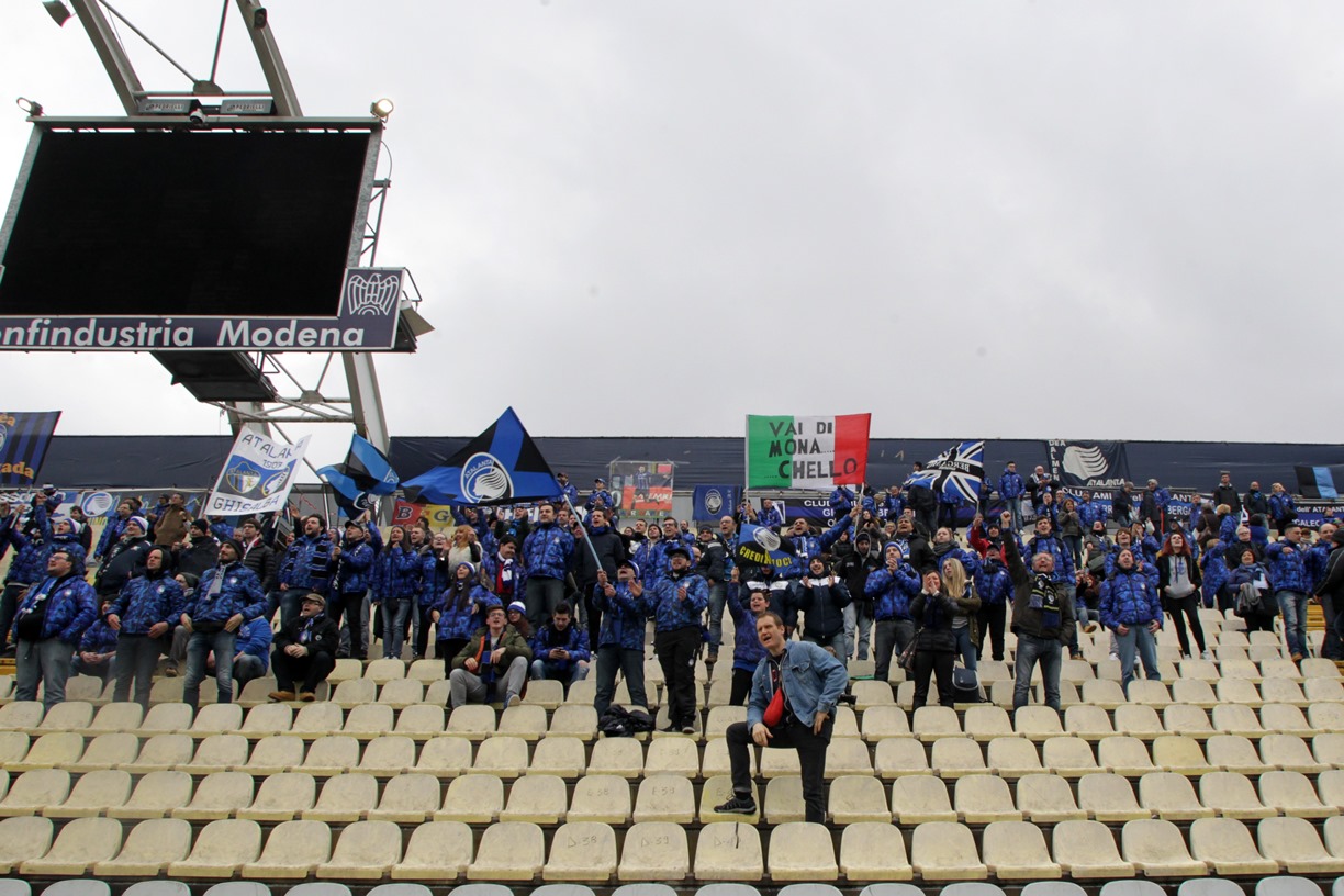 Una macchia nerazzurra nel grigio I tifosi che sognano un’altra Dea