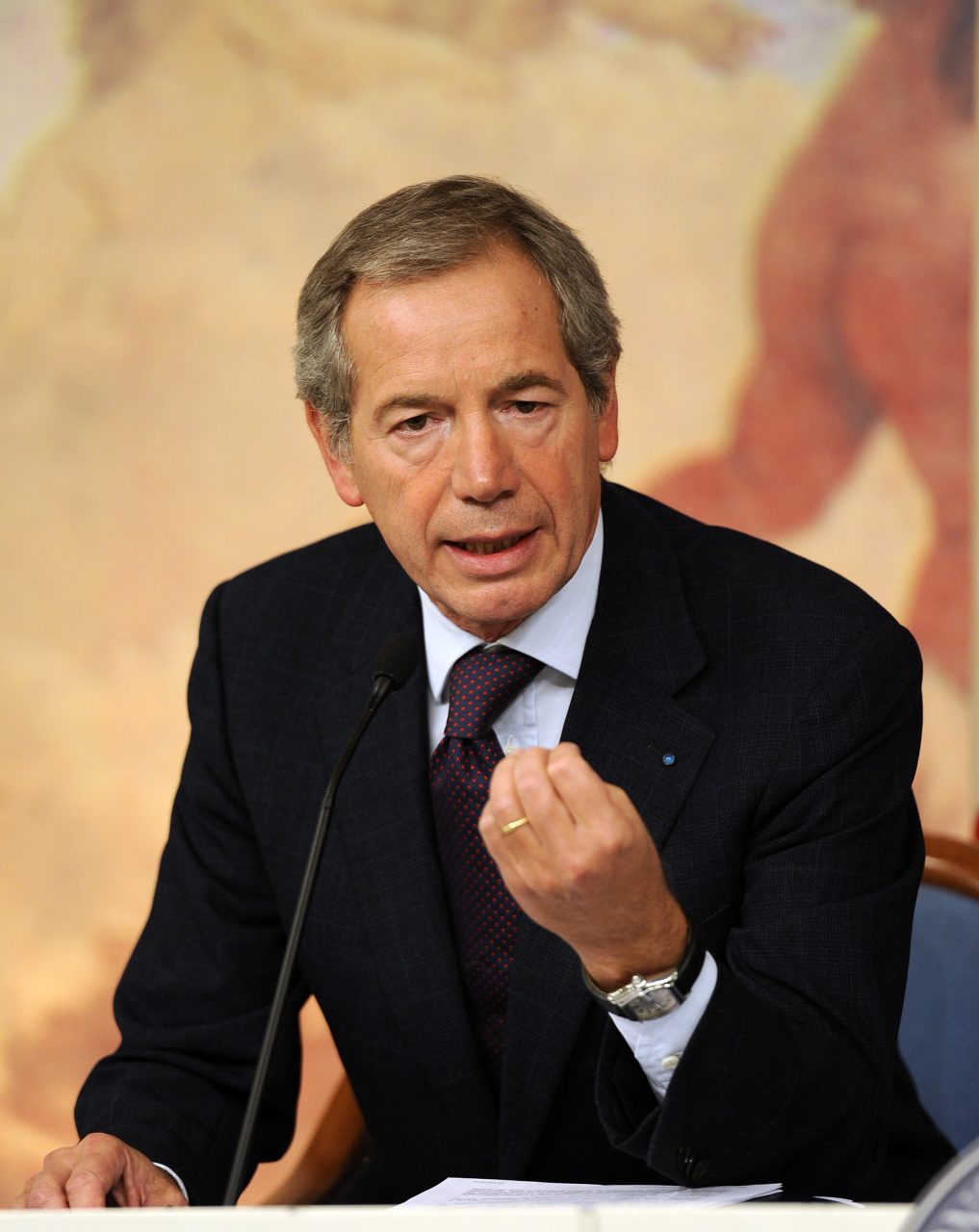 Perché Berlusconi per Roma ha preferito Bertolaso a Marchini